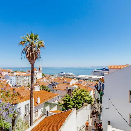 Visit Lisbon4Fun - Alfama-3